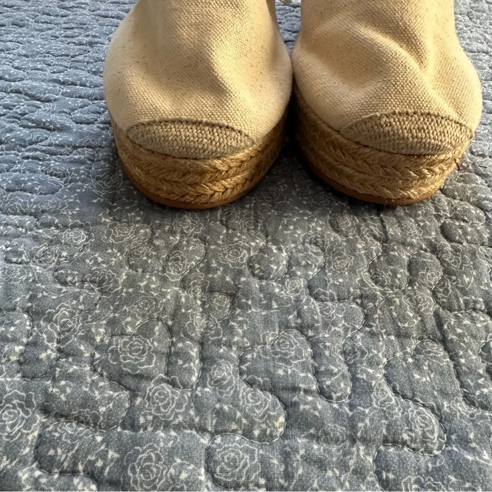 H&M Espadrille Wedge Closed Toe Beige 3.5” Heel Canvas Size 10